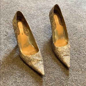 Size 7 Nine West snake skins pointed heels